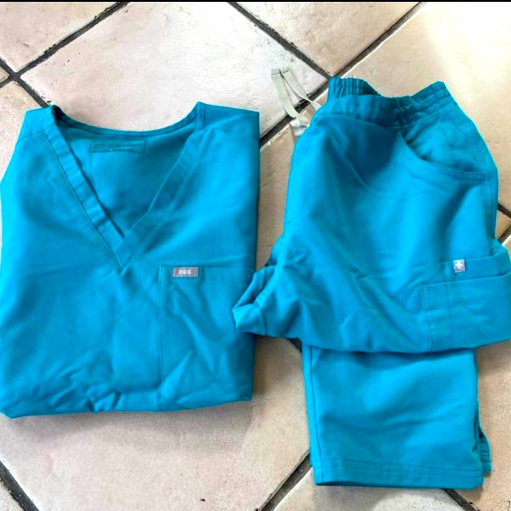 Figs scrubs XL